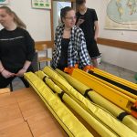 Zdjęcia z rozpakowywania sprzętu geodezyjnego