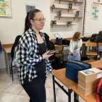 Zdjęcia z rozpakowywania sprzętu geodezyjnego