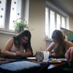 szkolny klub języka angielskiego EnglishLab Budowlanka zorganizował wyjątkowe wydarzenie pod hasłem „Earth Day – Budowlanka dba o klimat”. Celem spotkania było zwrócenie uwagi na temat ochrony środowiska i pokazanie, że o ekologii można rozmawiać w ciekawy i praktyczny sposób