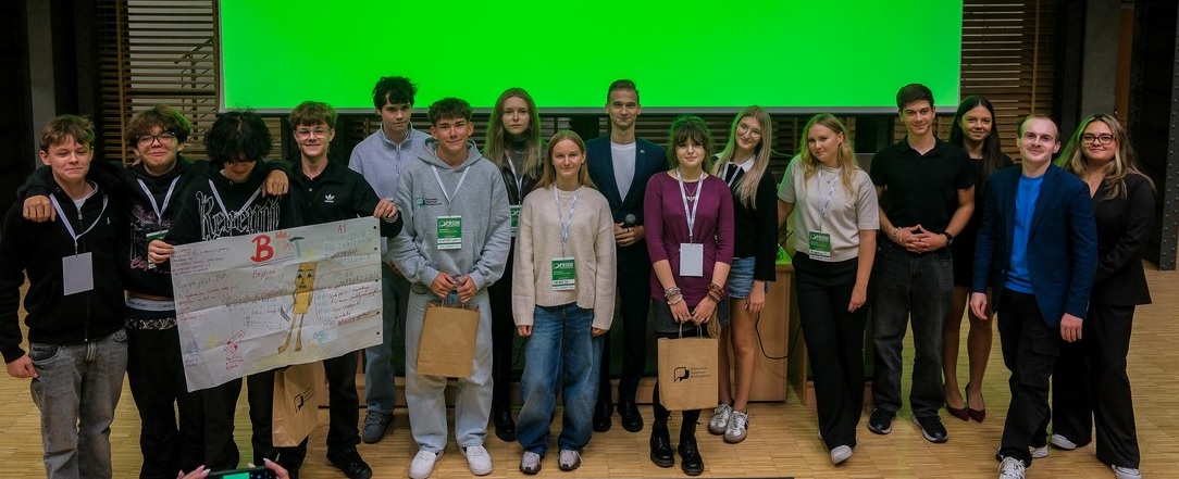 22 września 2026 uczniowie naszej szkoły ze Szkolnego Klubu Europejskiego EuroExplorers uczestniczyli w ogólnopolski, Ideathonie „PROM Mediapass: Młodzi Obywatele Mediów” w Bibliotece Uniwersytetu Warszawskiego - zdjęcia